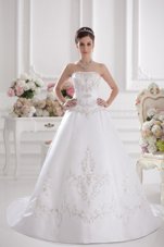 Modest White Sleeveless Embroidery Zipper Wedding Gown