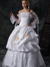 Artistic Taffeta Sleeveless Floor Length Wedding Gowns and Lace and Appliques and Pick Ups