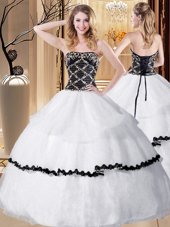 Flare Organza Strapless Sleeveless Lace Up Beading Quinceanera Dresses in White And Black