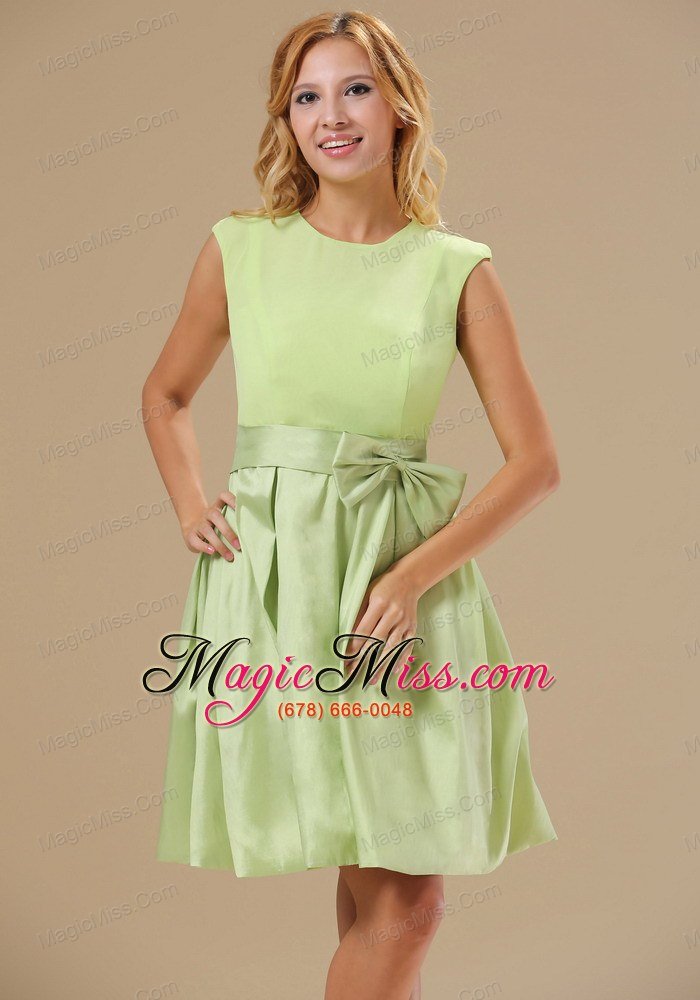 wholesale warrensburg yellow green knee-length bowknot decorate wasit scoop taffeta and chiffon prom / homecoming dress for 2013
