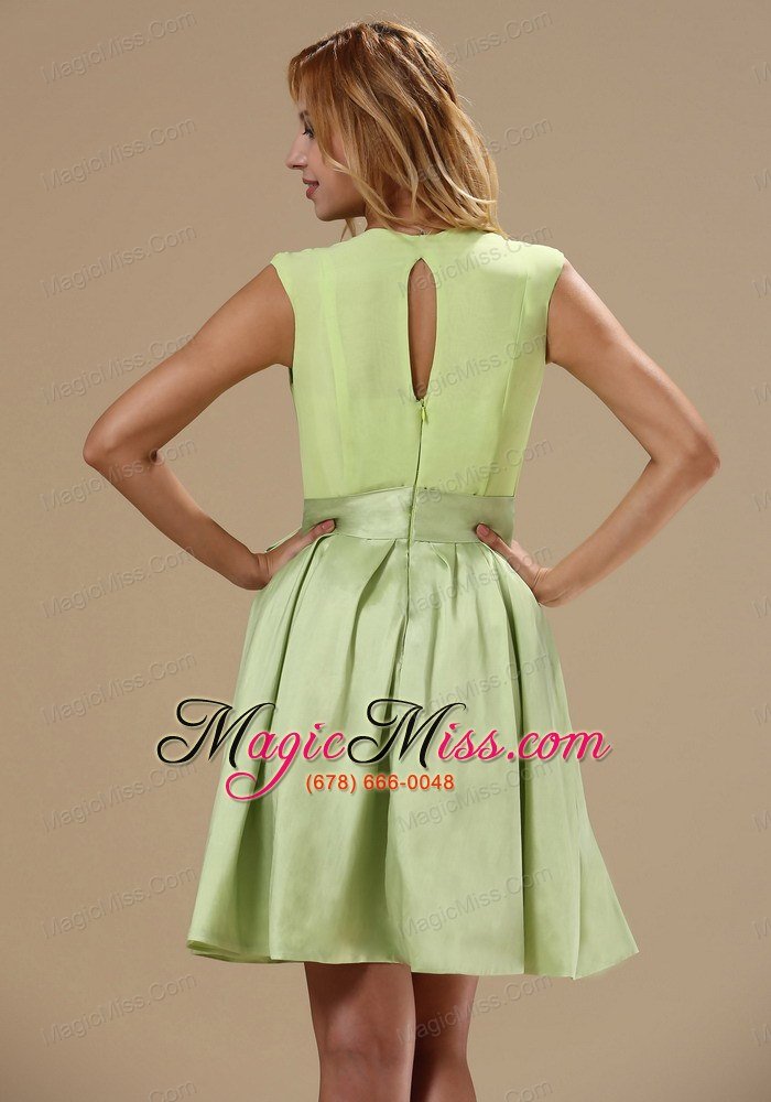 wholesale warrensburg yellow green knee-length bowknot decorate wasit scoop taffeta and chiffon prom / homecoming dress for 2013