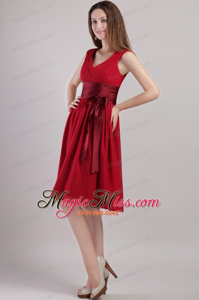 wholesale wine red empire v-neck knee-length chiffon sash bridesmaid dress