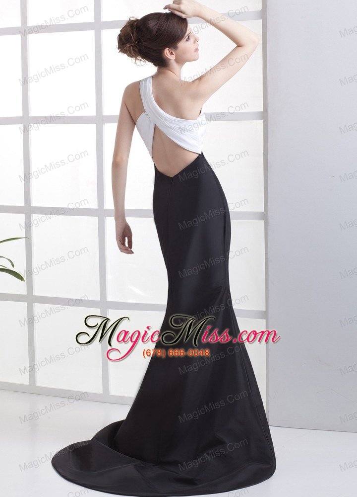 wholesale hand made flower decorate one shoulder white and black satin brush train 2013 prom dress