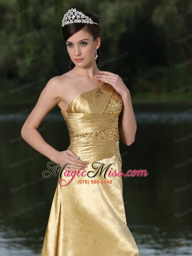 wholesale high slit gold plus size prom dress in formal party with one shoulder beaded decorate