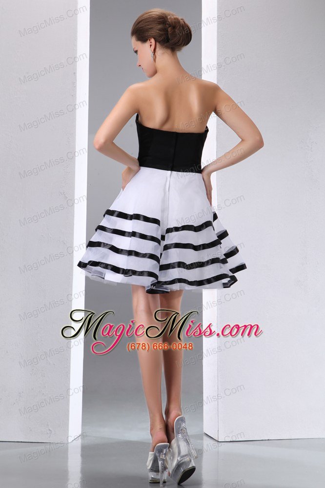 wholesale black and white a-line strapless knee-length taffeta and organza hand made flower prom dress