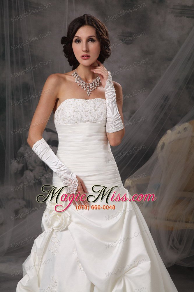 wholesale beautiful a-line / princess strapless court train satin appliques wedding dress