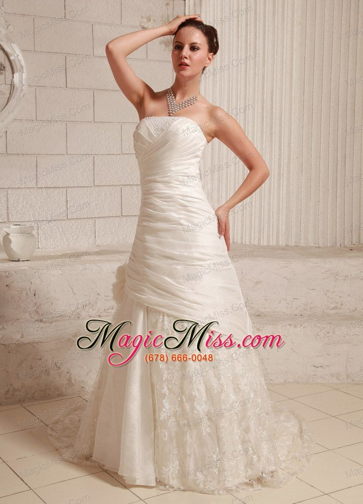 wholesale hand made flower and ruch a-line customize wedding dress with court train taffeta and lace