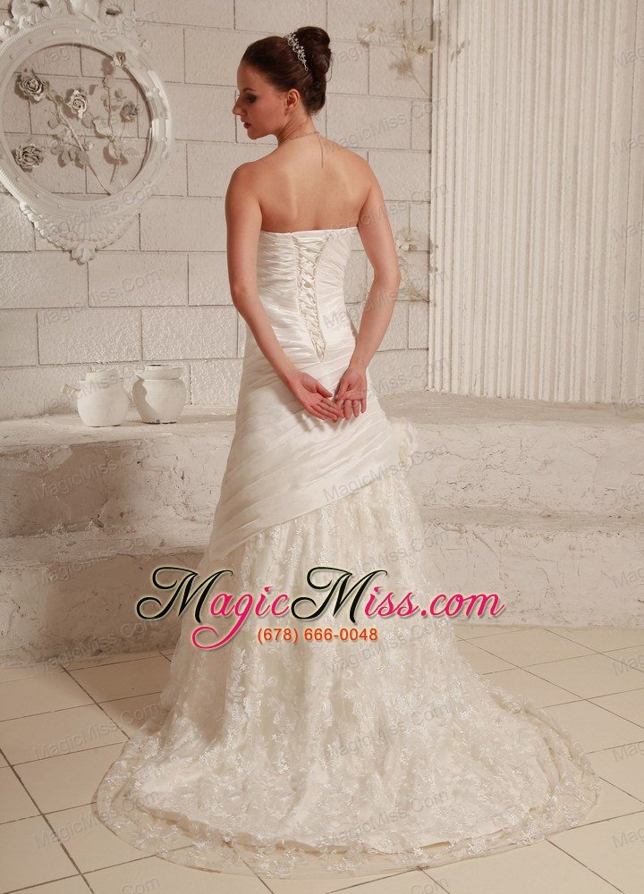 wholesale hand made flower and ruch a-line customize wedding dress with court train taffeta and lace