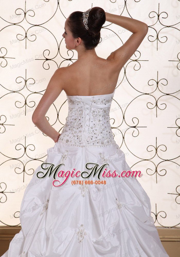 wholesale embroidery with beading on satin strapless pretty wedding dress for 2013 pick-ups gown
