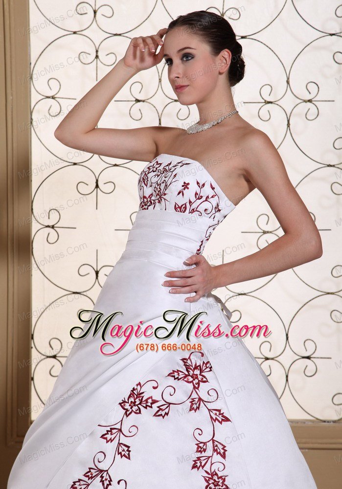 wholesale red embroidery on satin a-line modest wedding dress for 2013