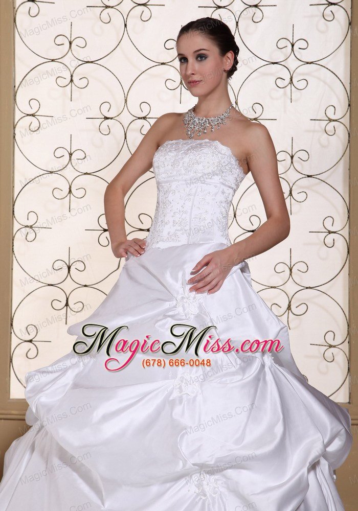 wholesale beautiful a-line wedding dress for 2013 embroidery on taffeta white pick-ups gown