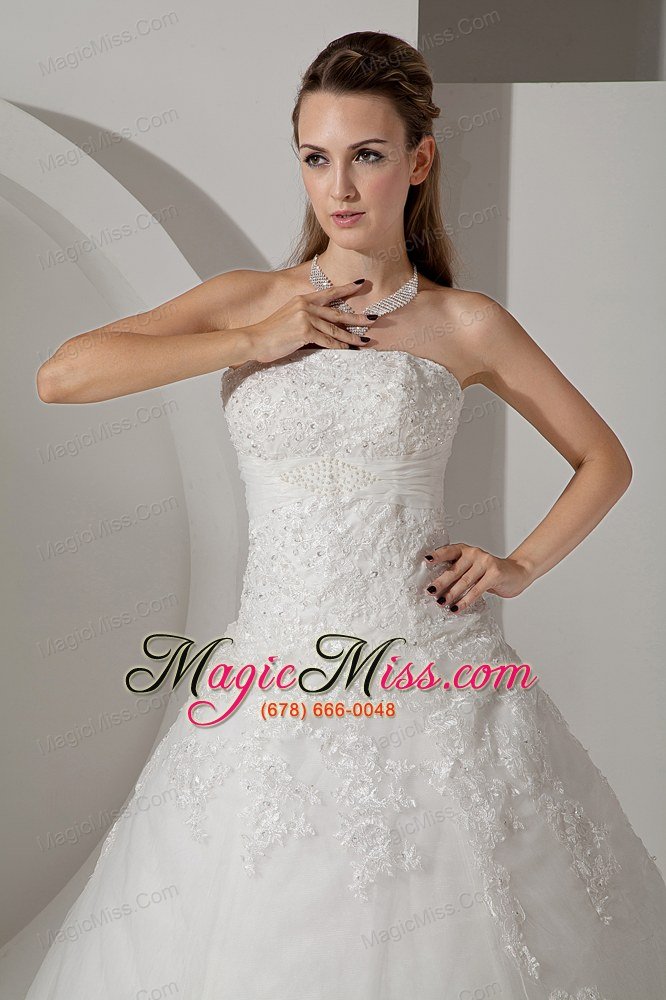 wholesale lovely a-line strapless chapel train tulle appliques wedding dress