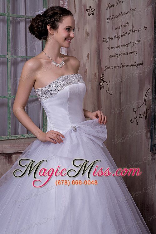 wholesale simple a-line strapless chapel train beading satin and tulle wedding dress