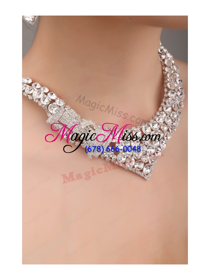 wholesale alloy and rhinestone necklace and pearl head flower