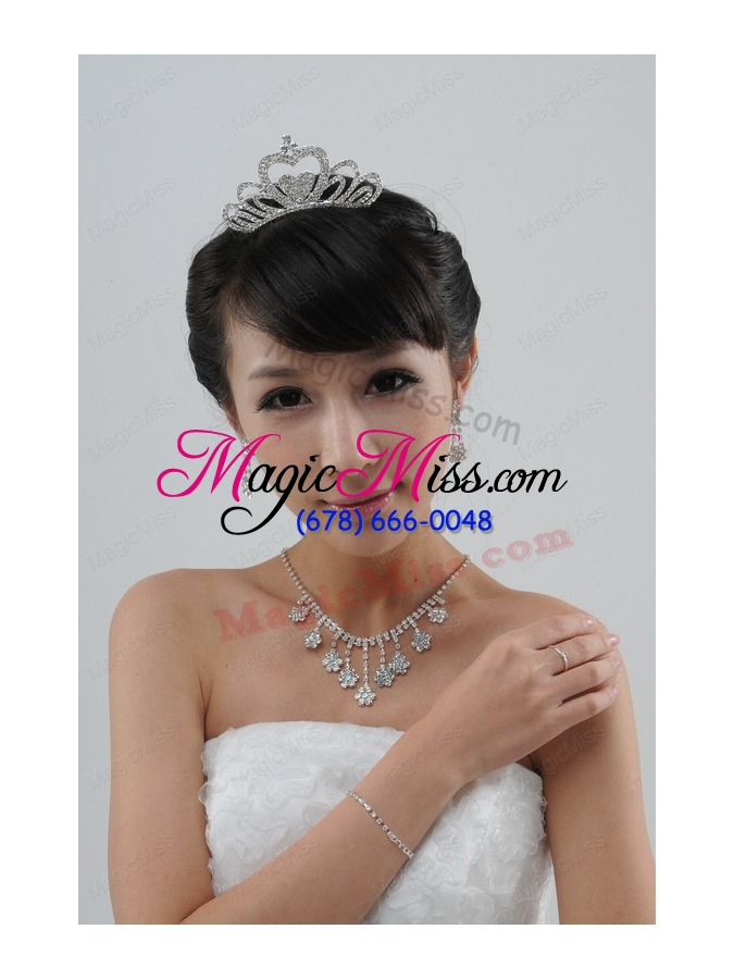 wholesale vintage style rhinestons necklace and  crown with shining diamond