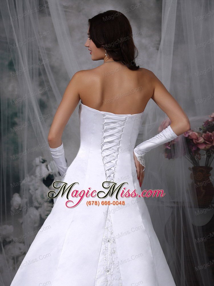 wholesale beauty a-line strapless court train satin embroidery wedding dress