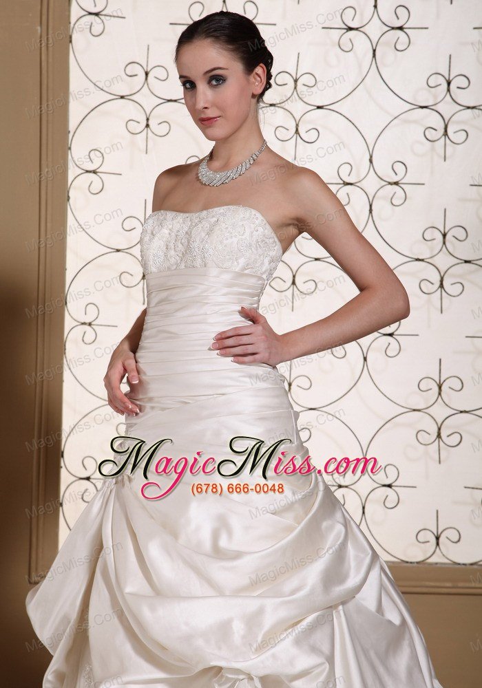 wholesale exclusive off white a-line wedding dress for 2013 lace decorate bust and pick-ups gown