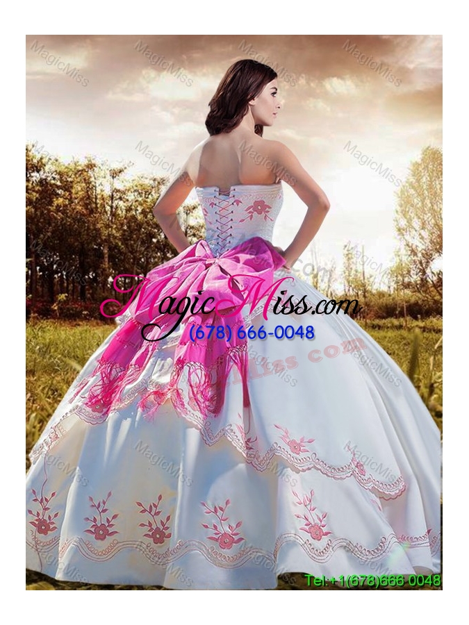 wholesale western theme popular really puffy embroideried and bowknot taffeta quinceanera dress in white