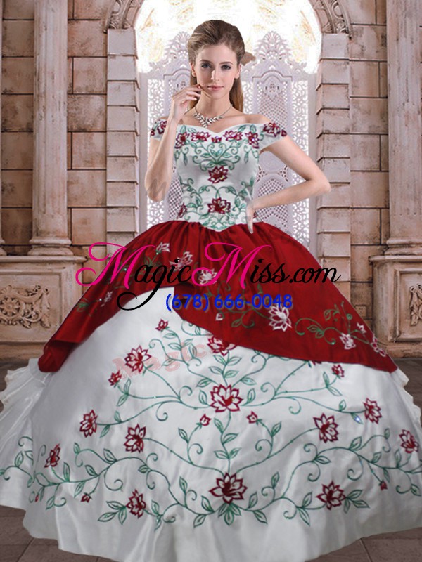 wholesale modest sleeveless taffeta floor length lace up quinceanera gowns in white and red with embroidery and ruffled layers