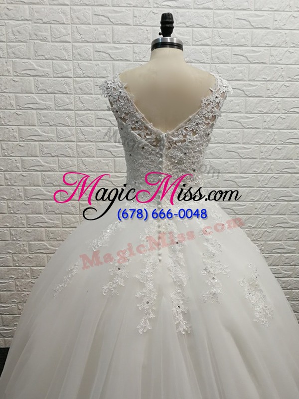 wholesale fitting white v-neck clasp handle lace bridal gown brush train sleeveless