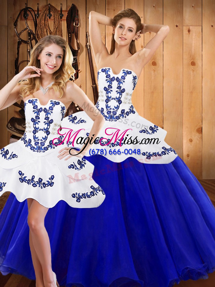 wholesale simple tulle strapless sleeveless lace up embroidery 15 quinceanera dress in royal blue