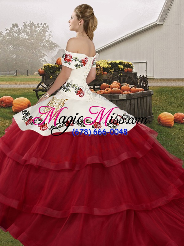 wholesale fancy sleeveless embroidery and ruffled layers lace up sweet 16 dress with green brush train