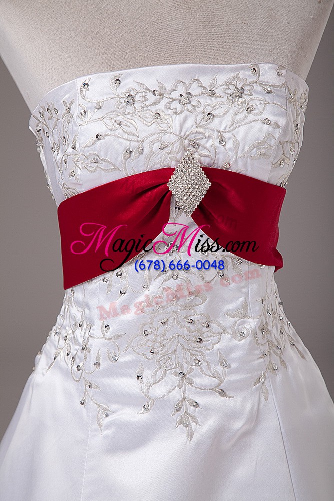 wholesale custom designed white wedding gown wedding party with beading and embroidery strapless sleeveless brush train lace up