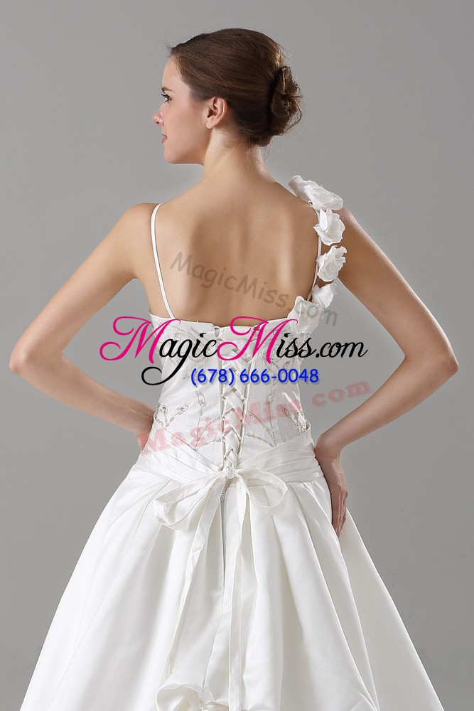 wholesale beautiful sleeveless brush train lace up lace and embroidery and hand made flower wedding gowns