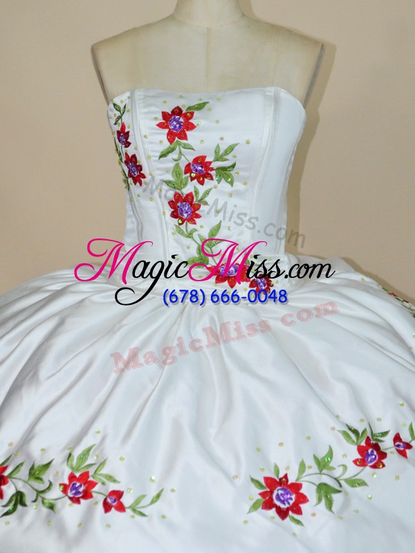 wholesale white sleeveless embroidery and ruffled layers floor length ball gown prom dress