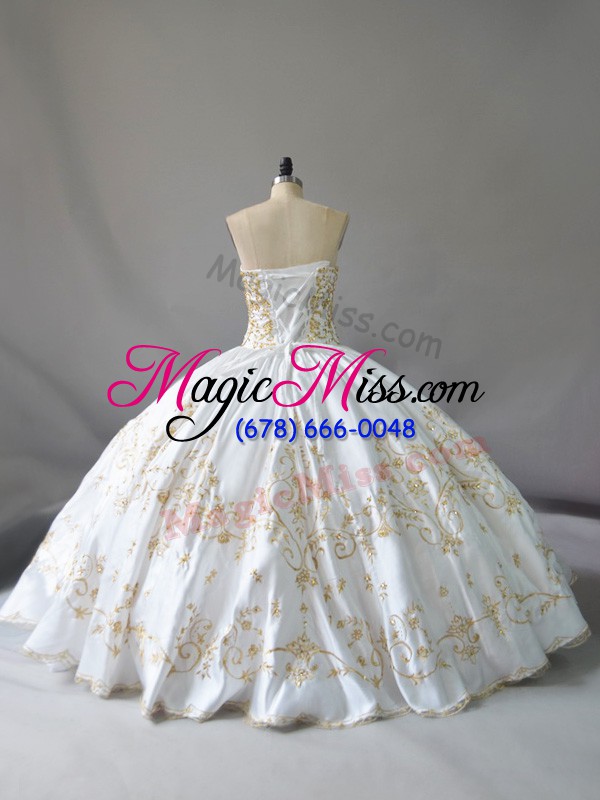 wholesale charming white quinceanera dress sweet 16 and quinceanera with embroidery sweetheart sleeveless lace up
