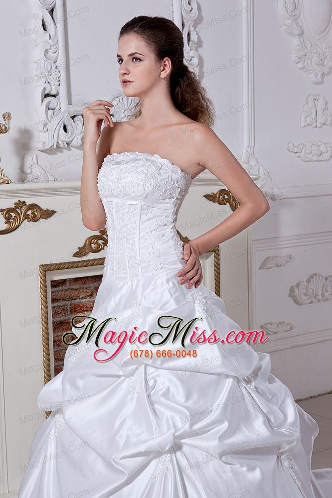 wholesale elegant a-line / princess strapless court train taffeta embroidery wedding dress
