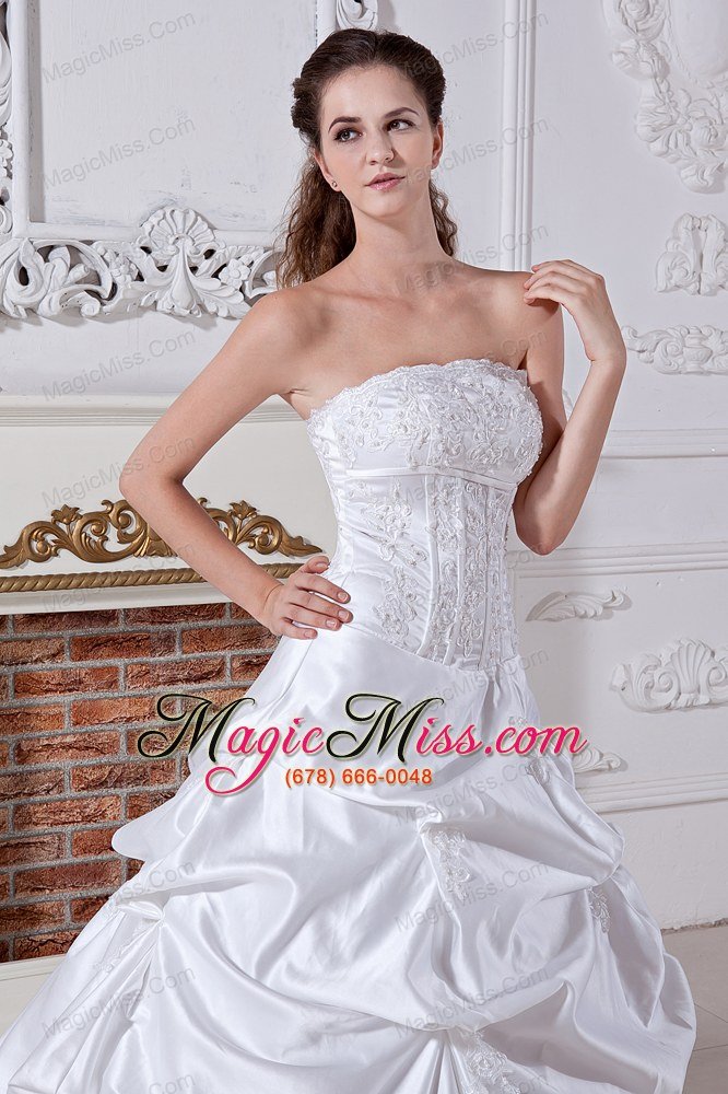 wholesale elegant a-line / princess strapless court train taffeta embroidery wedding dress