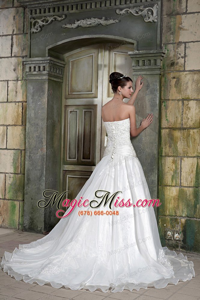 wholesale custom made a-line strapless chapel train organza appliques wedding dress