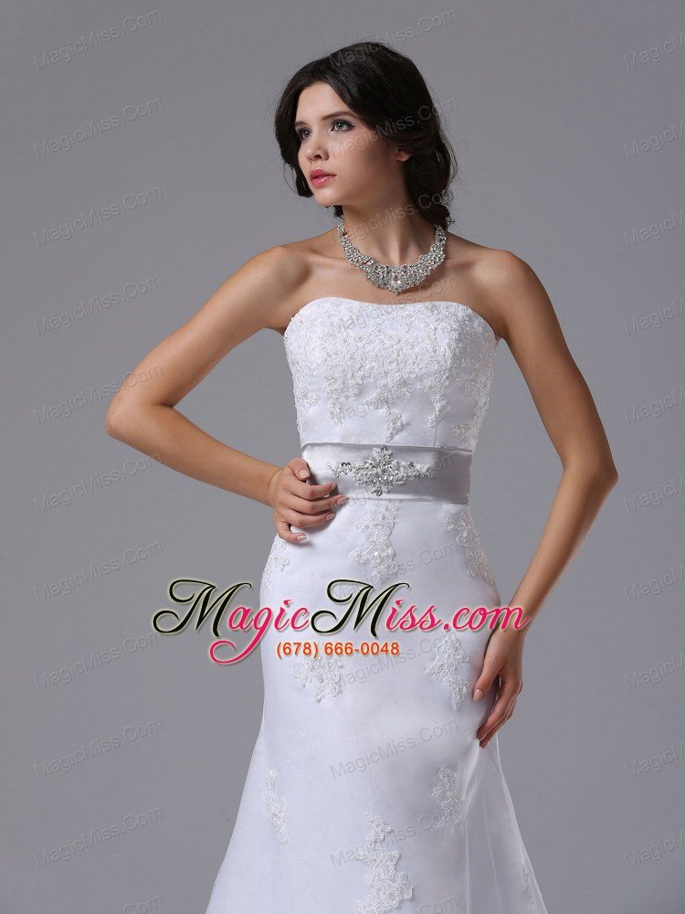 wholesale exquisite wedding dress with beaded decorate waist and lace over skirt