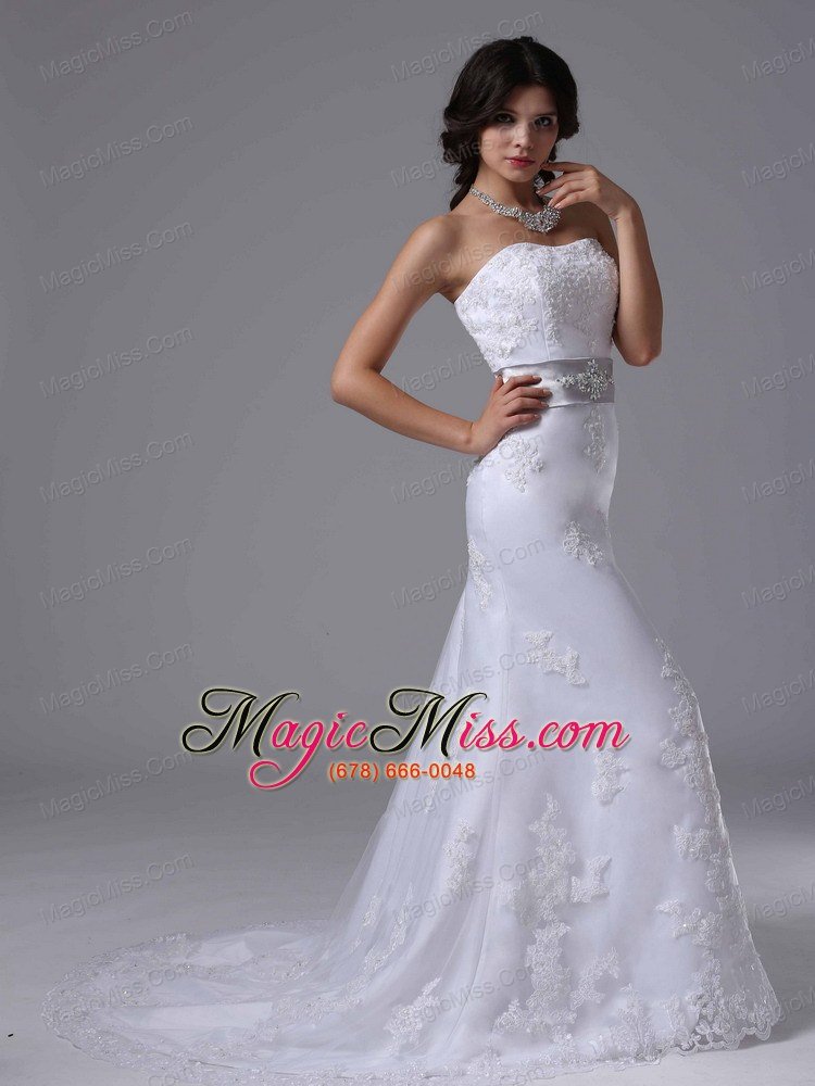 wholesale exquisite wedding dress with beaded decorate waist and lace over skirt