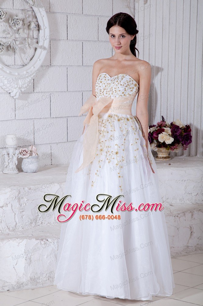 wholesale white sweetheart prom / evening dress with gold detail