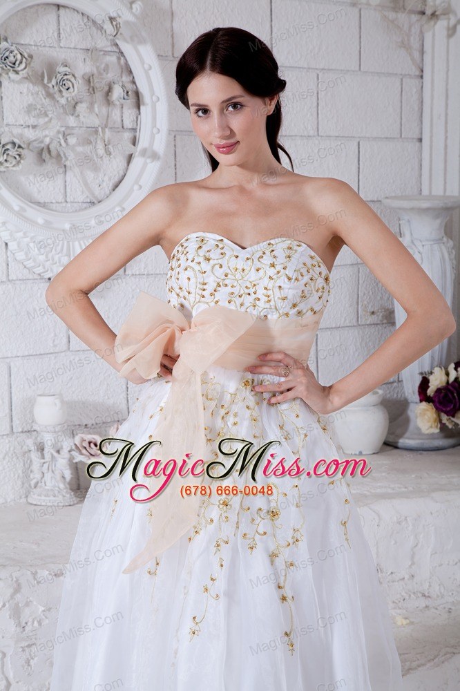 wholesale white sweetheart prom / evening dress with gold detail