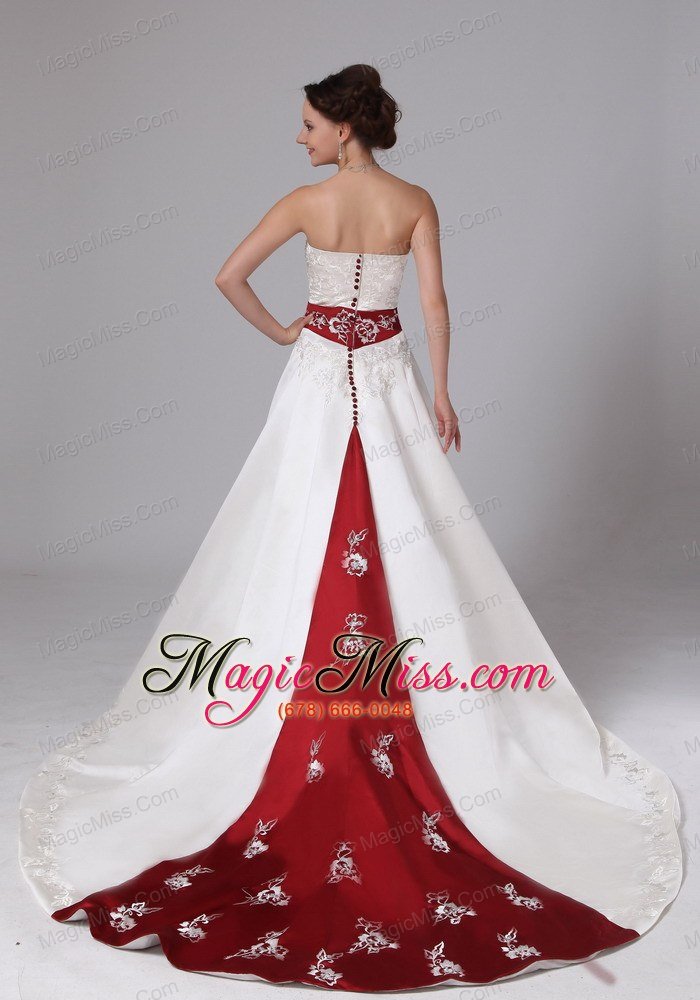 wholesale 2013 embroidery clasp handle wedding dress with chapel train wine red and white