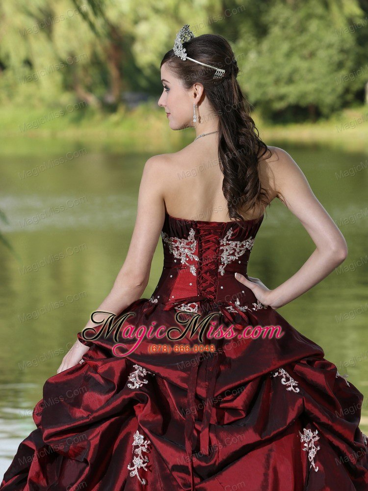 wholesale custom made burgundy quinceanera dress party wear with satin embroidery decorate