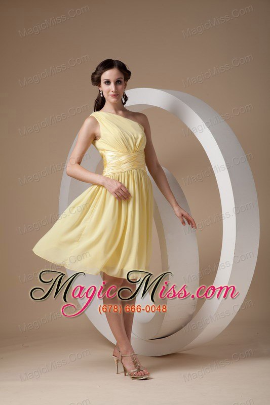 wholesale yellow column / sheath one shoulder knee-length chiffon ruch bridesmaid dress