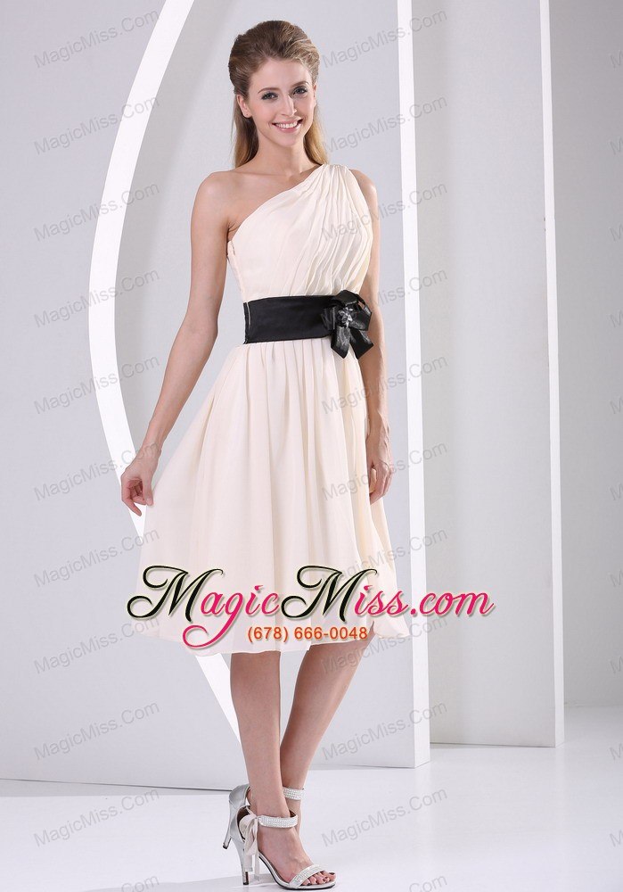 wholesale elegant one shoulder champagne chiffon knee-length dress for prom party hand made flower belt