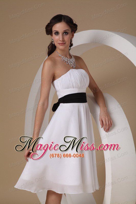 wholesale white cheap bridesmaid dress with black sashes knee-length