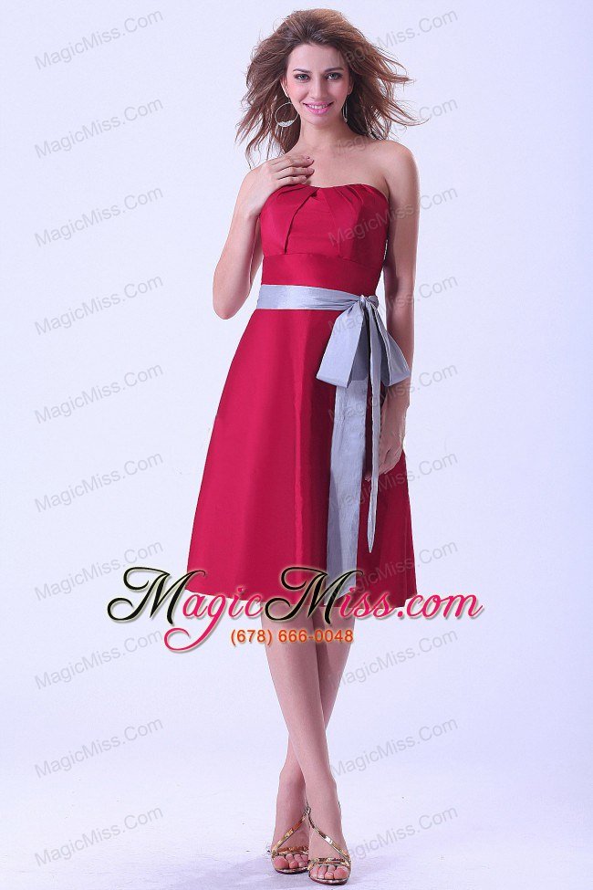 wholesale wine red bridemaid dress with sash knee-length strapless taffeta