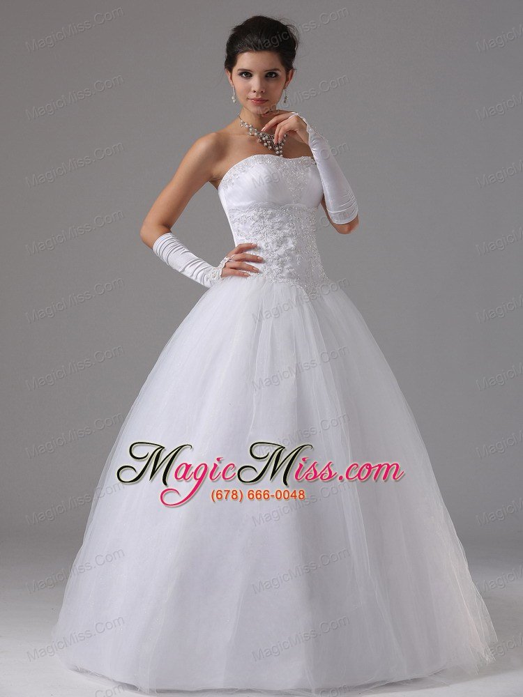 wholesale a-line wedding dress with lace decorate waist and beraded decorate bust in angels camp california