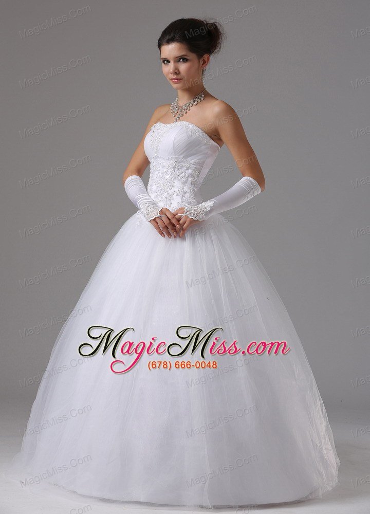 wholesale a-line wedding dress with lace decorate waist and beraded decorate bust in angels camp california