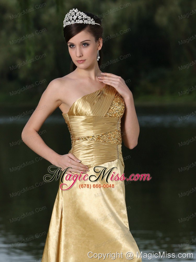 wholesale high slit gold prom dress in formal party with one shoulder beaded decorate