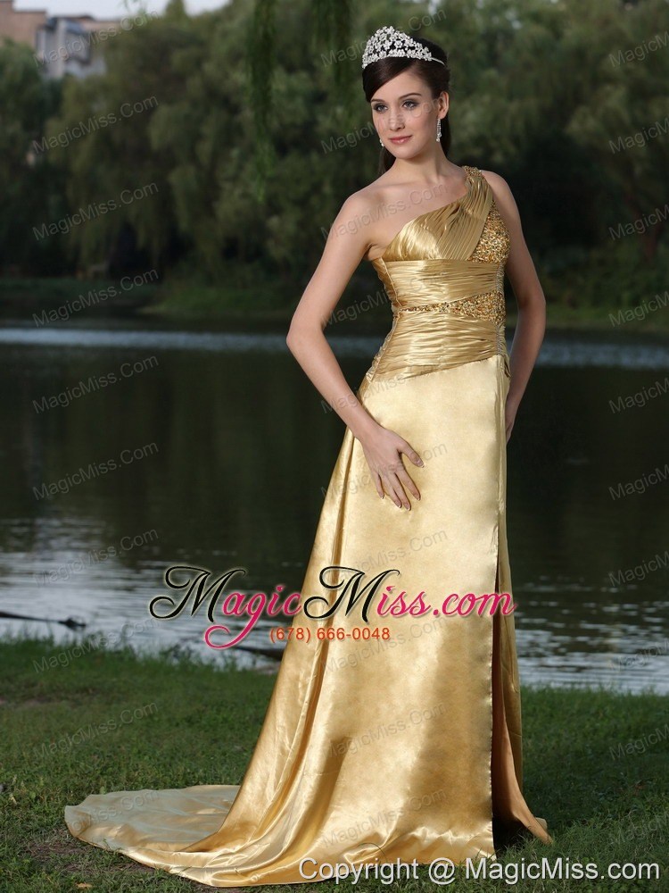 wholesale high slit gold prom dress in formal party with one shoulder beaded decorate