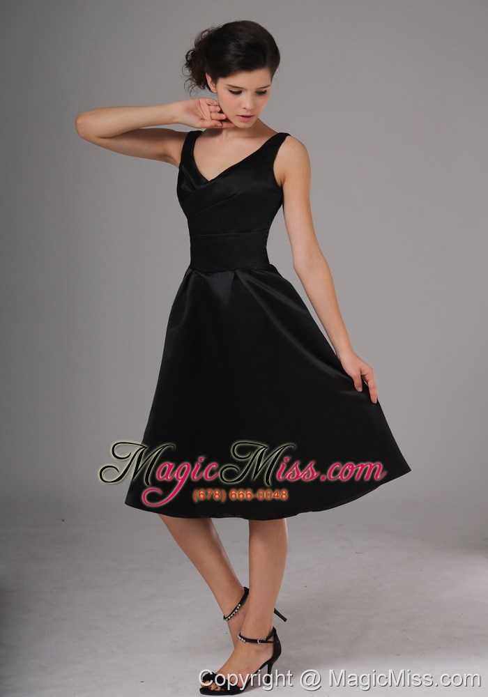 wholesale simple black bridesmaid dress with straps knee-length