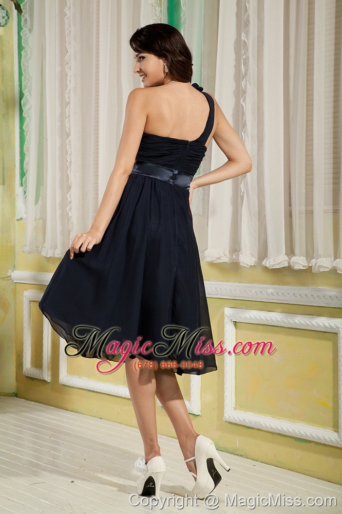 wholesale navy blue a-line / princess one shoulder knee-length chiffon hand made flowers prom dress