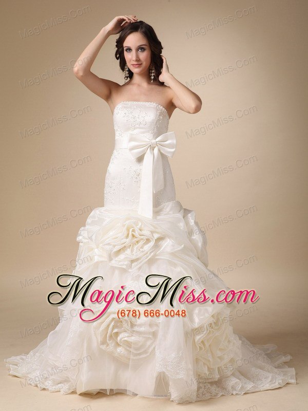 wholesale beautiful a-line strapless chapel train satin and organza appliques and hand made flowers wedding dress